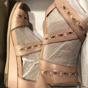 Earth Hyannis Sandals